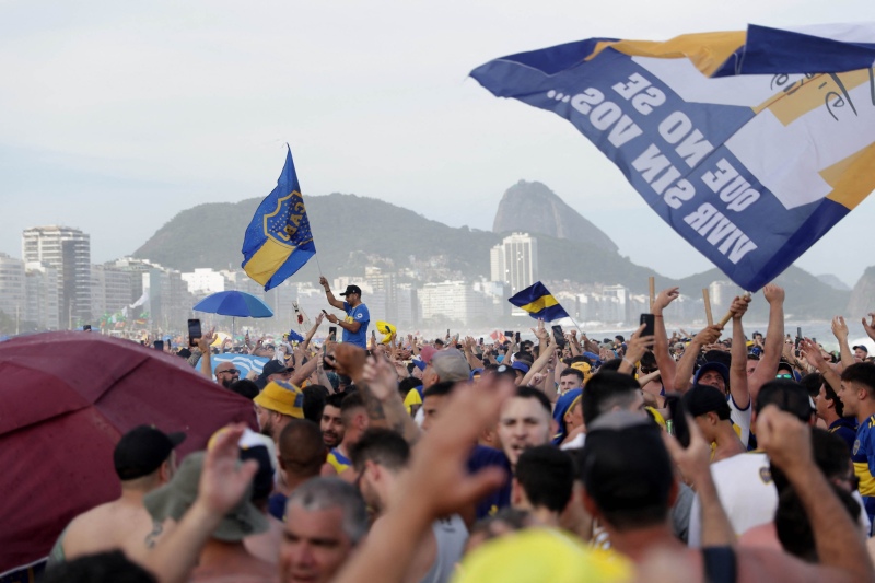 El banderazo histórico de los hinchas de Boca en Copacabana