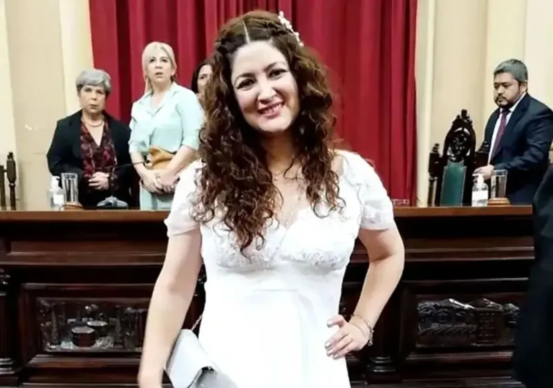 Una diputada juró con un vestida de novia en Salta: ”Hoy me caso con la gente”