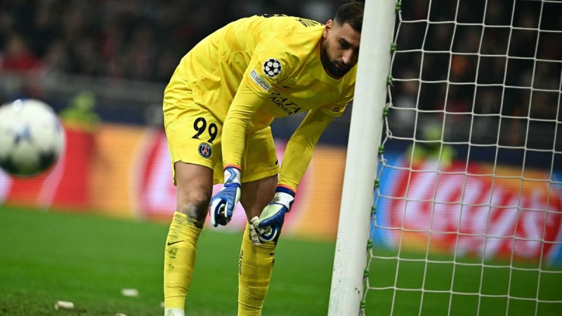 ¡Increíble: Donnarumma fue recibido con una lluvia de billetes en la Champions League!