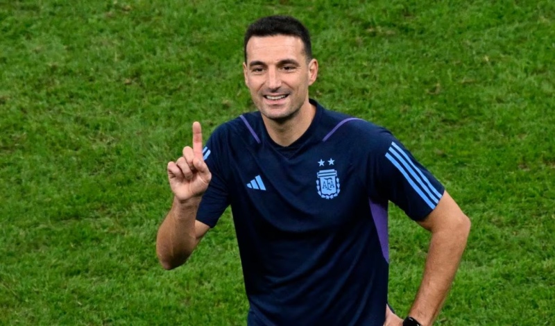 Scaloni viaja al sorteo de la Copa América: ¿una señal de que sigue?