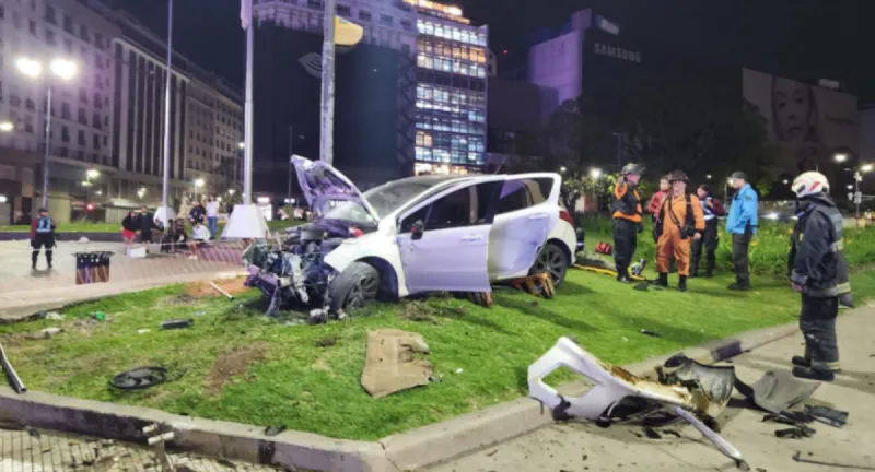 Manejaba borracho y chocó cerca del Obelisco: el video