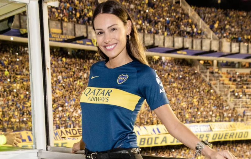 Pampita le cumplió el sueño al pequeño hincha de Boca que rifó su play