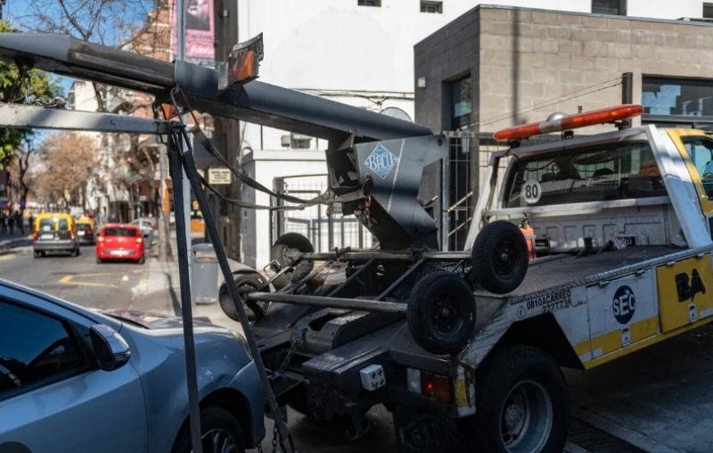 ¿Cómo denunciar un auto mal estacionado en la Ciudad de Buenos Aires?