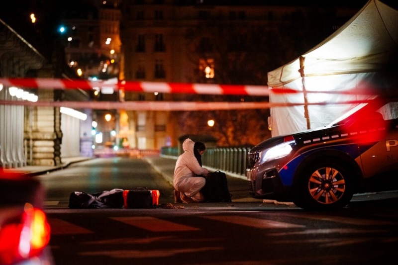 Horror en Francia: Apuñalaron a un turista cerca de la Torre Eiffel