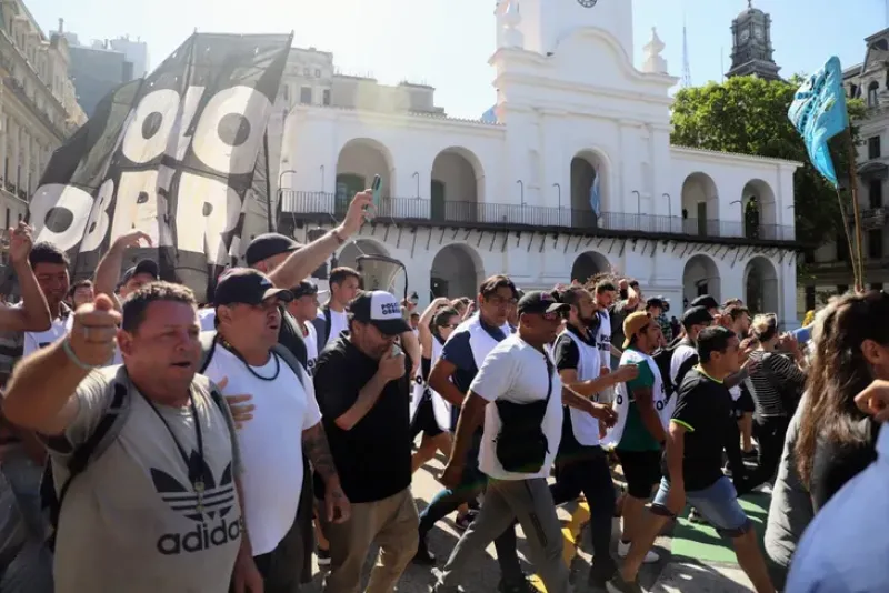 La CGT, las dos CTA, ATE y Unidad Piquetera marchan hoy: ¿Por dónde y a qué hora?