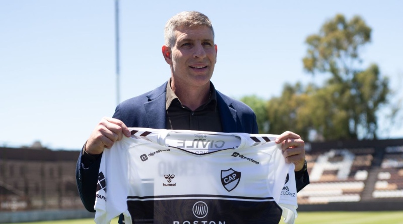 Martín Palermo dejó de ser el DT de Platense