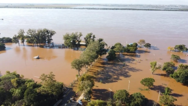 Fuerte crecida del Río Uruguay en Concordia: más de 1500 personas evacuadas