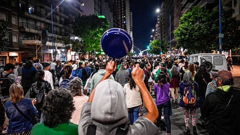 Segundo día de cacerolazos contra el DNU de Javier Milei