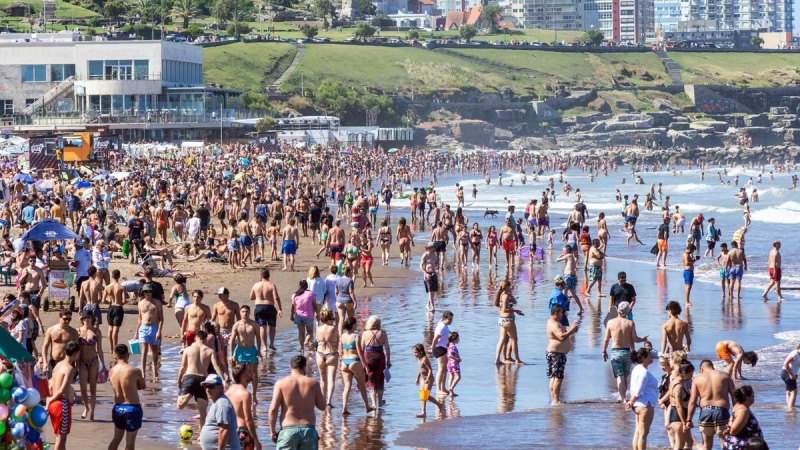Este verano estará prohibido fumar en los balnearios de Mar del Plata