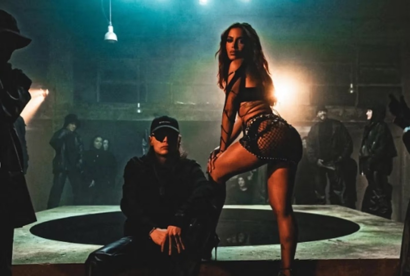 “Bellakeo”: el nuevo temón de Peso Pluma junto a Anitta