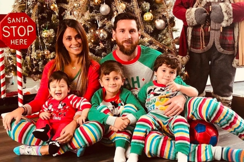 ¿Cuánto cuesta la remera que Messi promociona para Navidad?