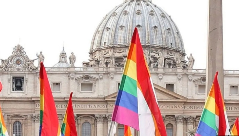 El Vaticano autorizó la bendición de parejas del mismo sexo