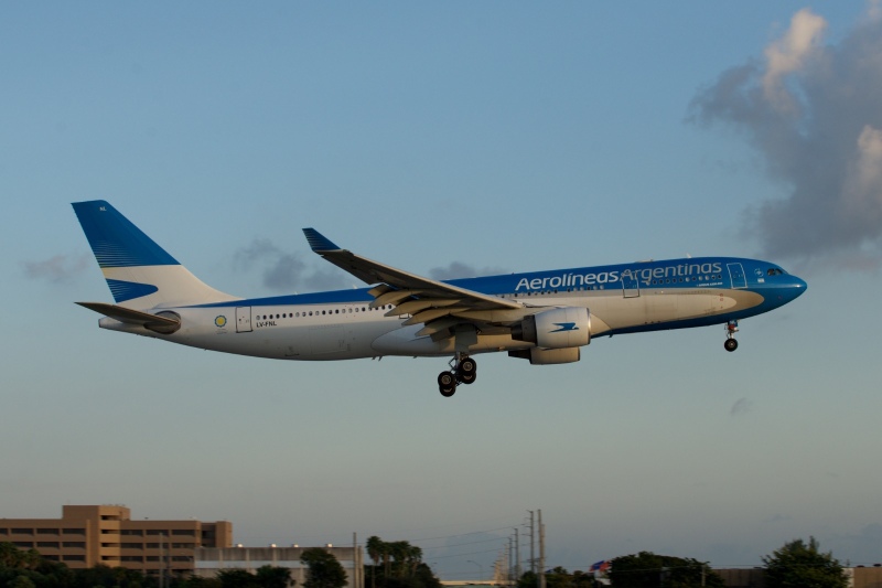 Ajuste del 43% en la estructura gerencial de Aerolíneas Argentinas