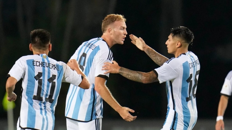 Argentina rescató un empate sobre la hora ante Paraguay en su debut en el Preolímpico