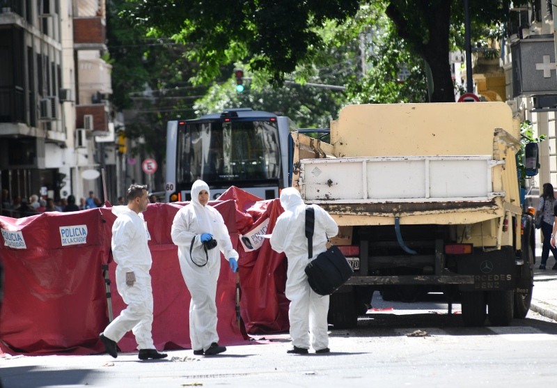 Choque fatal entre un camión y un colectivo en Balvanera: hay dos muertos