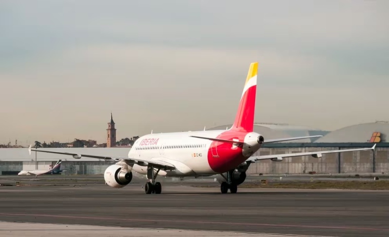 España: una huelga de personal de Iberia genera la cancelación de cientos de vuelos