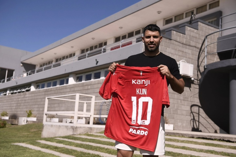 Agüero volvió a Independiente: vio el entrenamiento y se reencontró con Tévez