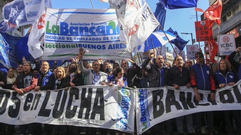 Paro general de la CGT: La Bancaria se suma y el próximo miércoles no habrá bancos