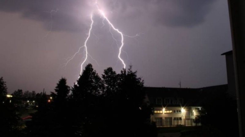 En plena tormenta en San Luis, le cayó un rayo y tiene el 20% de quemaduras en el cuerpo: el video