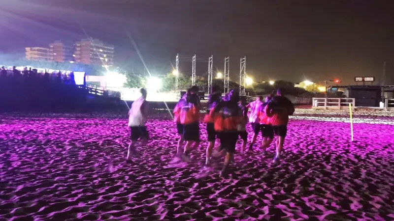 El entrenamiento de Riestra en la playa de Pinamar a las ¡4 de la mañana!: el video