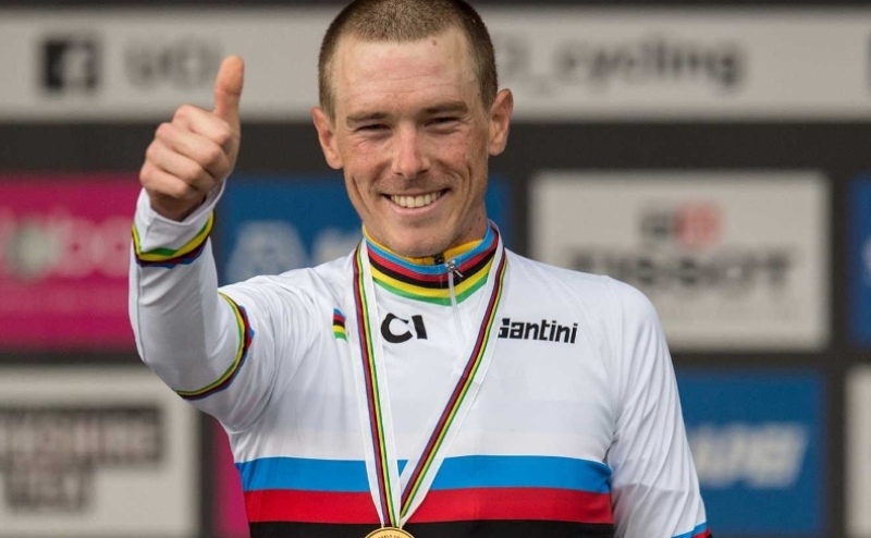 Detuvieron a Rohan Dennis, campeón en ciclismo, por la muerte de su esposa