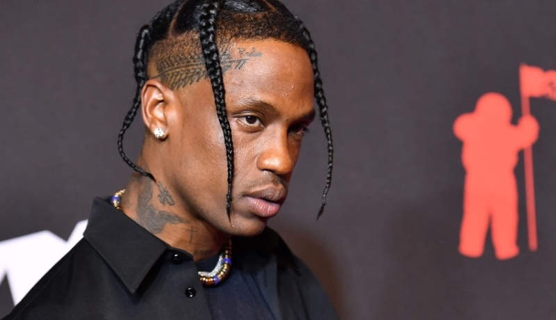 El tremendo gesto de Travis Scott: le regaló 5 mil dólares a un empleado de limpieza