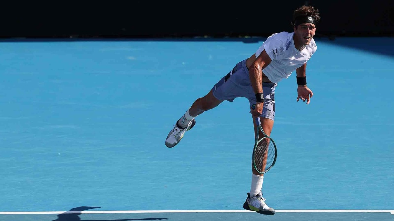 Tomás Etcheverry pasó por arriba a Andy Murray y está en la segunda ronda del Australian Open