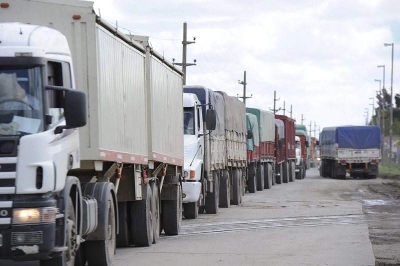 Camioneros acordó una suba salarial del 48% en dos cuotas