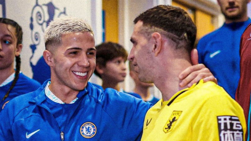 El gran momento que tuvieron Enzo Fernández y el Dibu Martinez previo al partido por la FA Cup