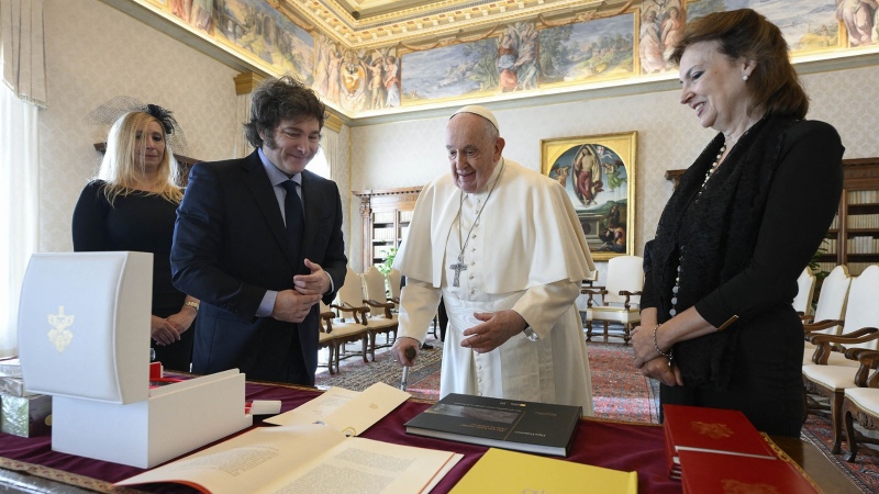 Vaticano: Javier Milei y el papa Francisco estuvieron reunidos más de una hora