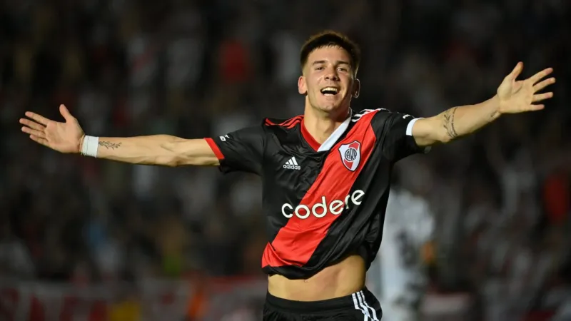 Mastantuono convirtió su primer gol y rompió un récord histórico en River