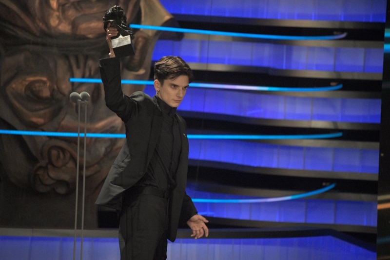 El argentino Matias Recalt, de La Sociedad de la Nieve ganó el premio Goya como mejor actor revelación