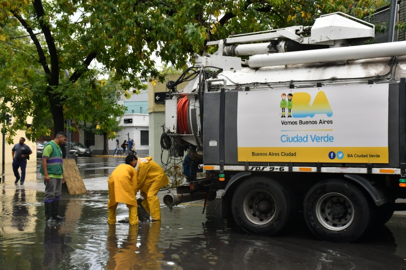 Ya cayeron 170 milímetros de agua en el AMBA y continúa la alerta amarilla