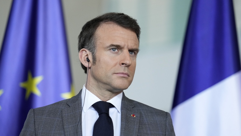 Macron considera una respuesta militar a la invasión rusa en Ucrania