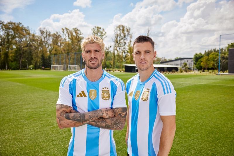 La Selección Argentina presentó las nuevas camisetas para la Copa