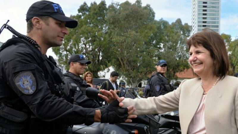 Nuevo protocolo de Seguridad: la policía podrá disparar sin identificarse ni dar la voz de alto