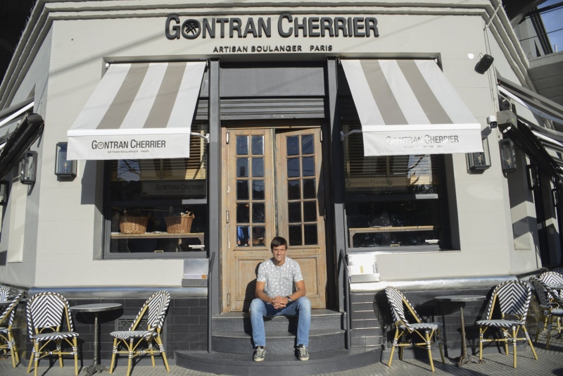 Renato Civelli: De colgar los botines a abrir seis locales de pastelería y panadería