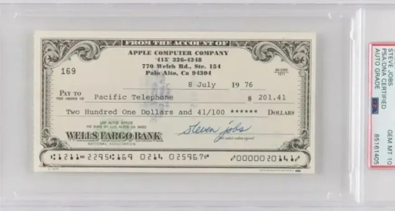 Subastan un cheque firmado por Steve Jobs