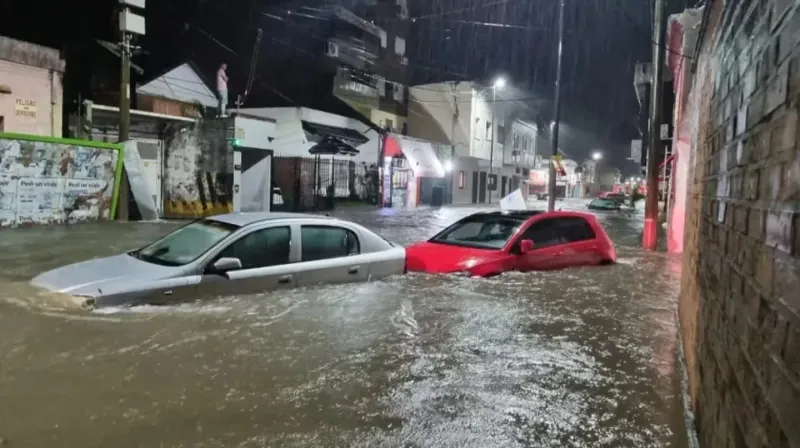 Más de 800 evacuados por el fuerte temporal de Corrientes