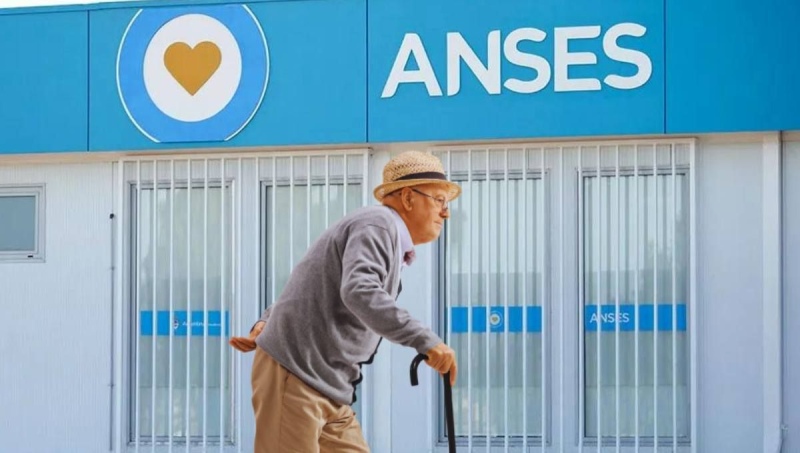 Subieron el tope de ingresos para que jubilados y pensionados cobren el bono