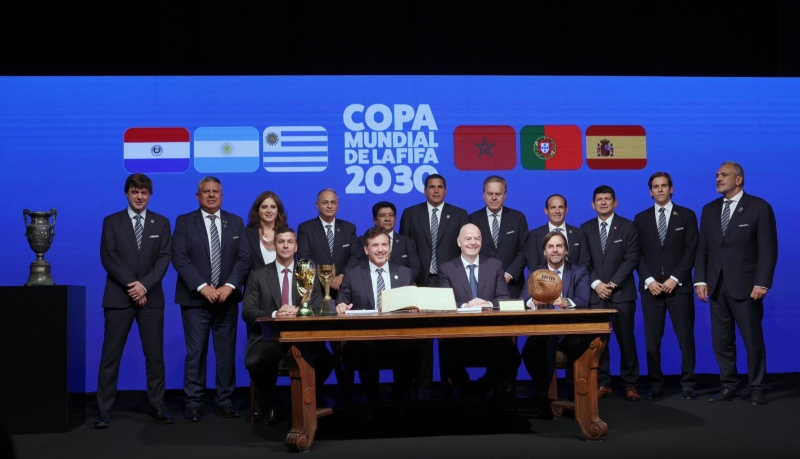 FIFA y Conmebol firmaron oficialmente el acta de realización del Mundial 2030 en Sudamérica