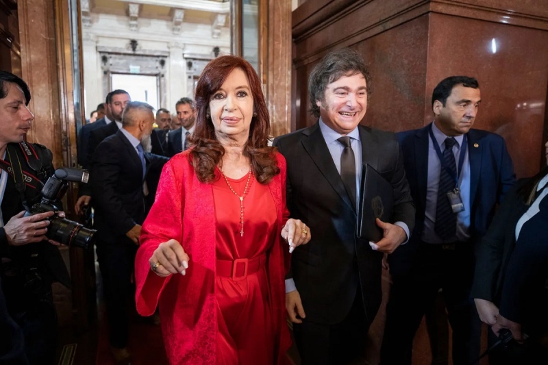 Cristina Kirchner contraataca el DNU de Milei: ”Nos deja en bolas”