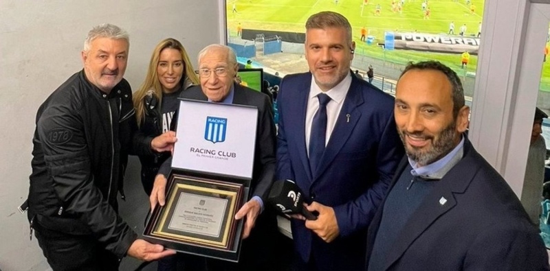 Macaya Márquez volvió a comentar un partido de televisión a los 89 años y fue homenajeado