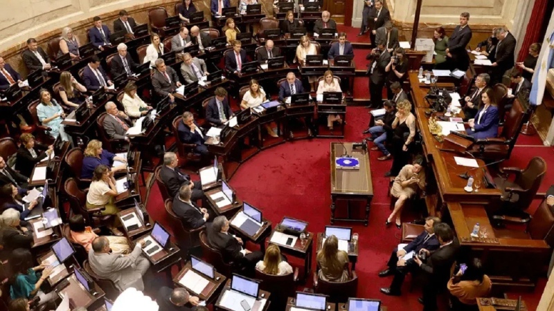 Senadores se aumentaron el sueldo a mano alzada y sin debatir: ¿Cuánto cobrarán ahora?