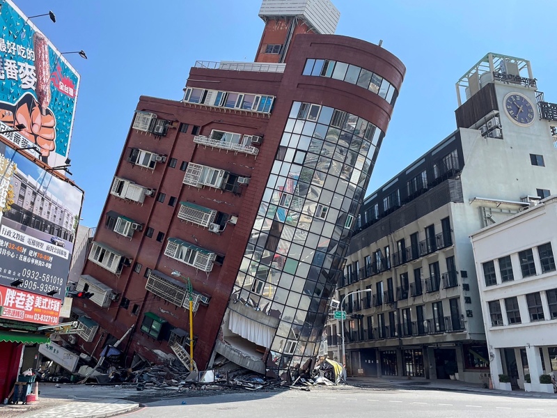 Un fuerte terremoto en Taiwán dejó al menos 9 muertos y más de 800 heridos