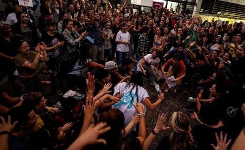 Marcha universitaria: la Universidad Nacional de las Artes protestó bailando