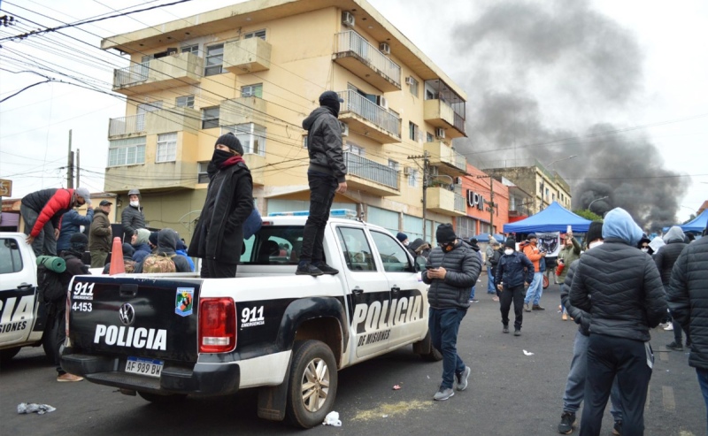 Misiones en crisis: policías acuartelados rechazan oferta salarial