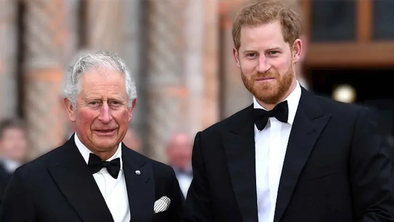 La familia real y sus agendas: Harry no se cruza con Carlos III