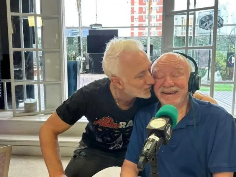 Andy Kusnetzoff entre lágrimas en su vuelta a la radio tras la muerte de su padre