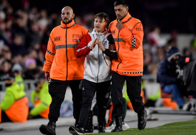 El hincha de River que quiso sorprender a Armani, terminó sancionado por dos años